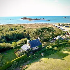 Grande Maison, Les Pieds Dans L'eau, Bord De Hébergement de vacances Penvénan